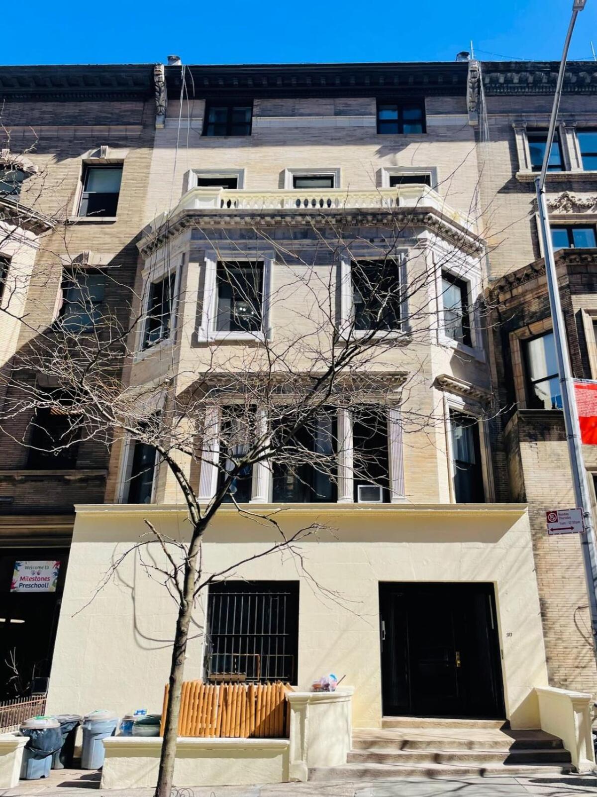 74-1c New With Private Outdoors - Gym Appartement